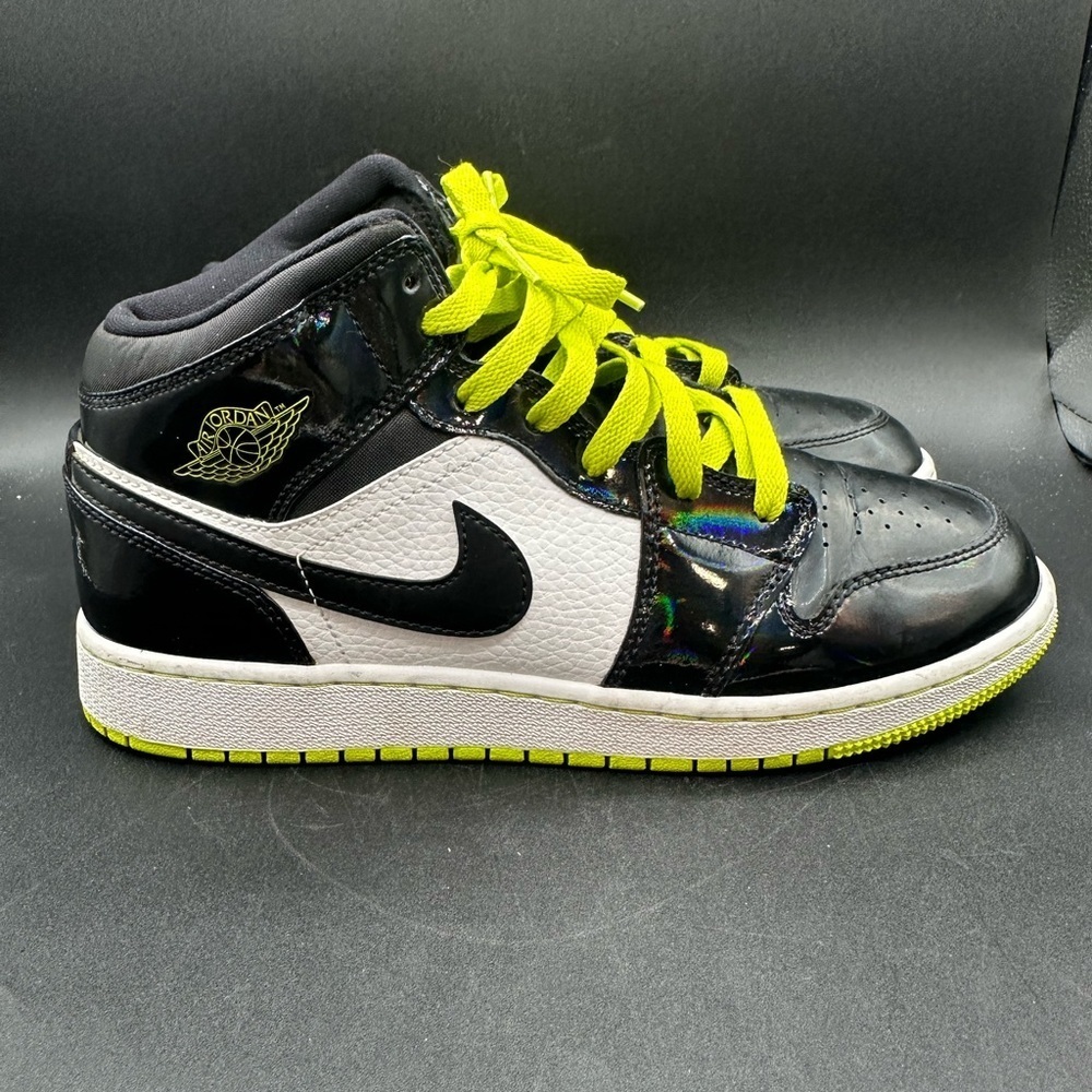 Nike Air Jordan 1 Mid SE (GS) Black Cyber BQ6931-003 Size 7Y